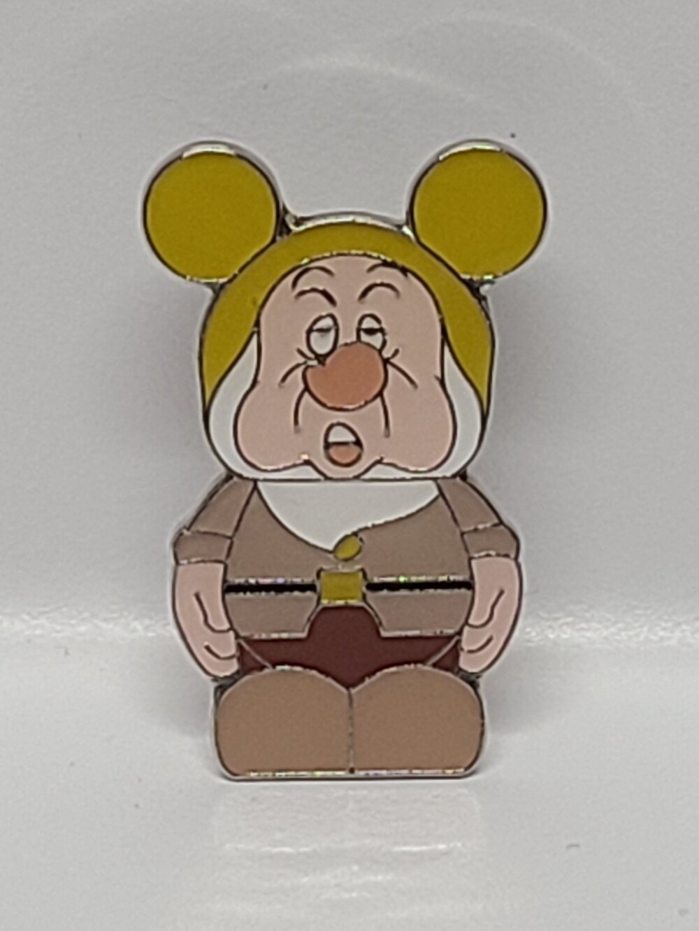 Disney Pin Snow White Seven Dwarfs Sneezy